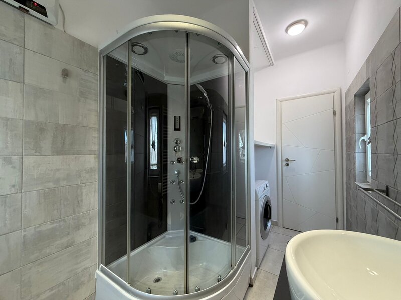Aviatorilor, 3 camere decomandat, etaj 3/3, proprietar, renovat recent!