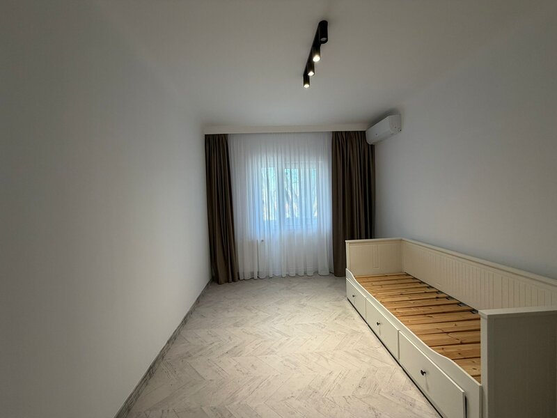 Aviatorilor, 3 camere decomandat, etaj 3/3, proprietar, renovat recent!