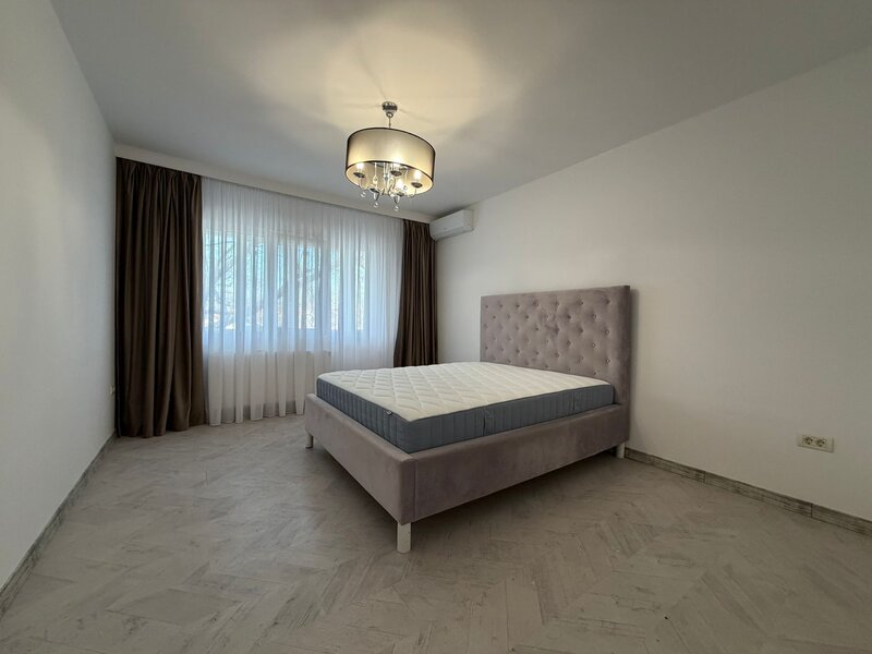 Aviatorilor, 3 camere decomandat, etaj 3/3, proprietar, renovat recent!